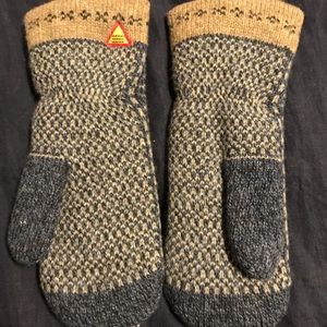 Öjbro Vantfabrik women’s mittens